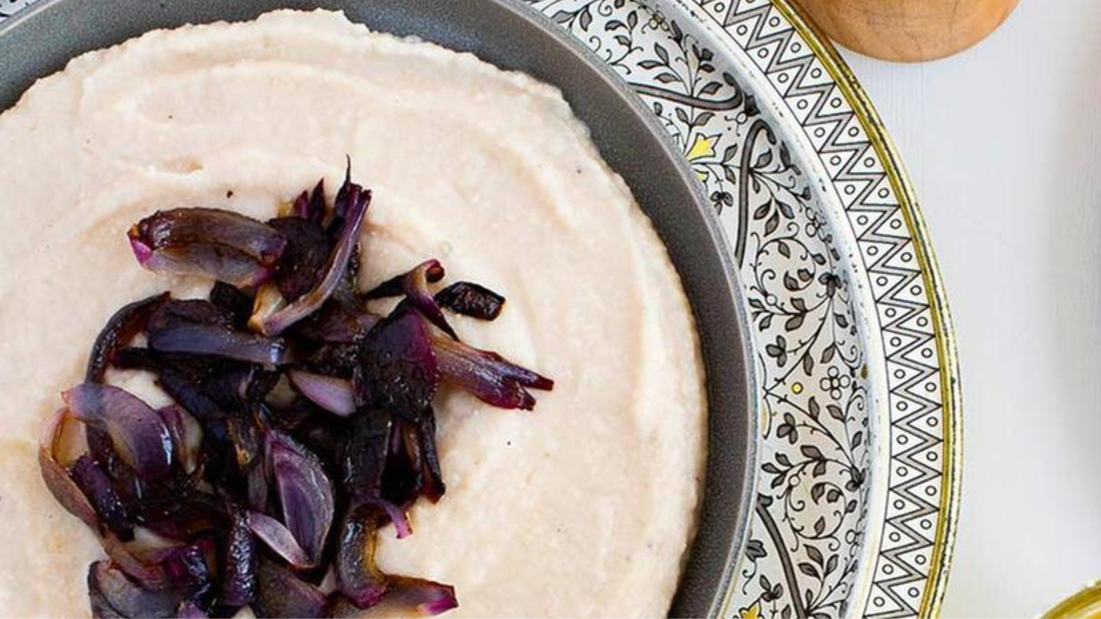 Garlicky white bean spread