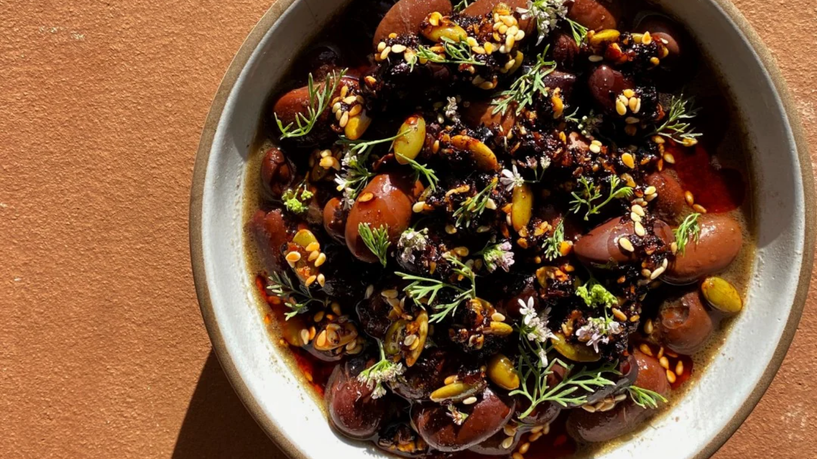 Frijoles con salsa macha