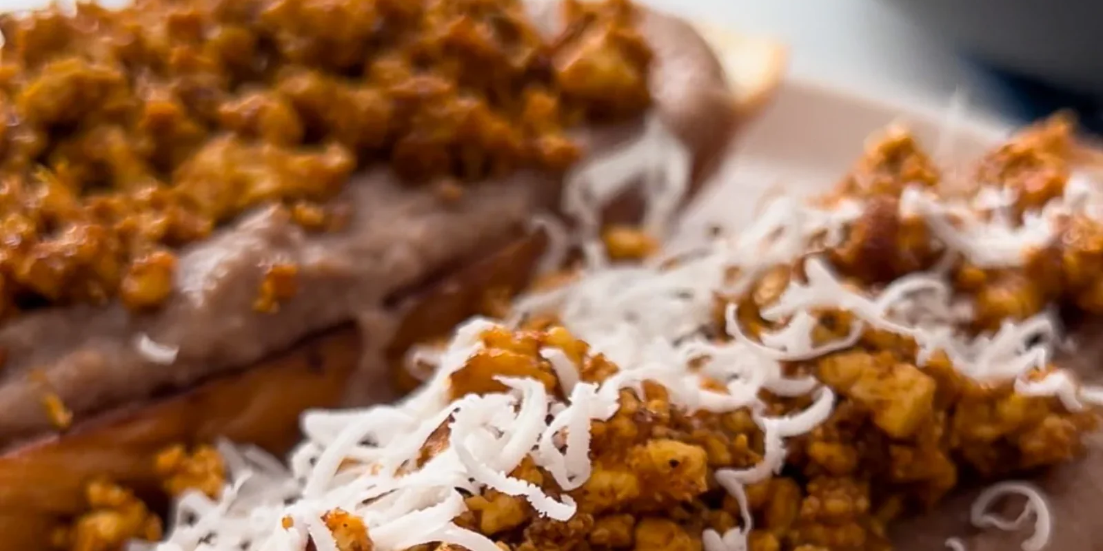 Molletes with tofu al pastor