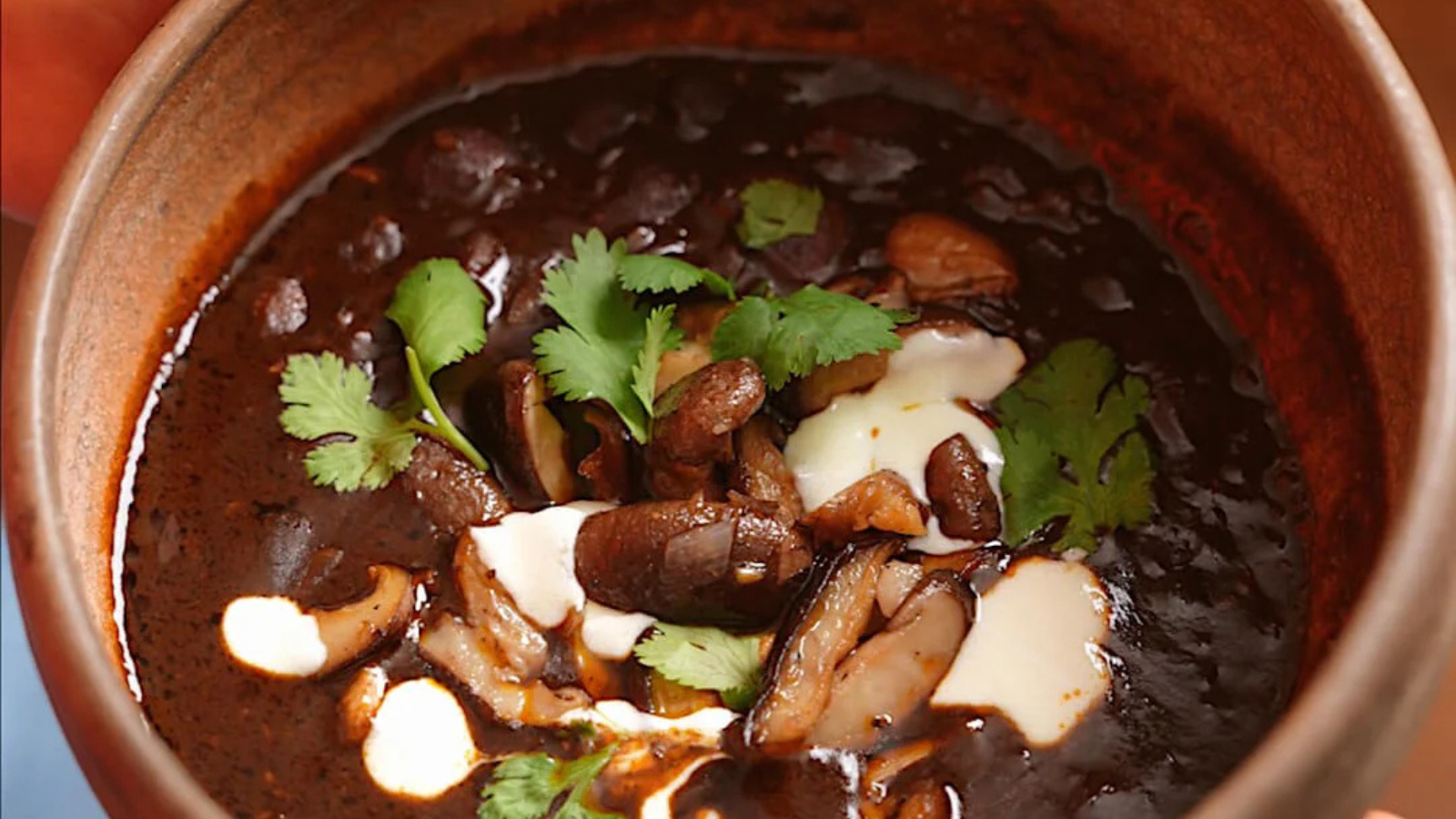 Mole bean chili with mushrooms